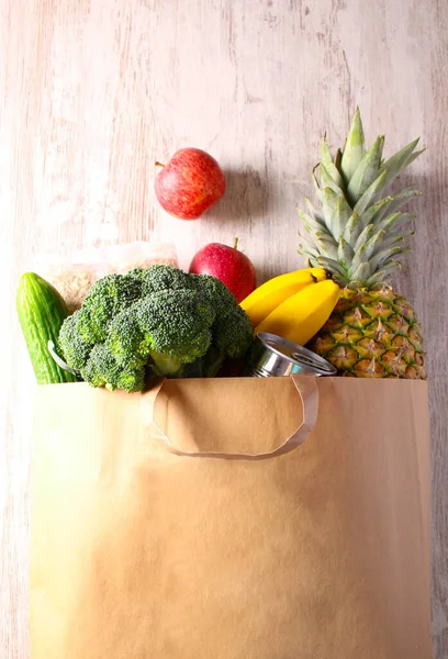 紙袋ショッピング食品の完全 — ストック写真