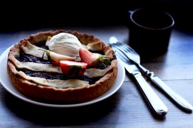 Tabakta çilekli tart
