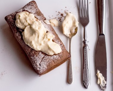 Krem peynirli çikolatalı pasta.