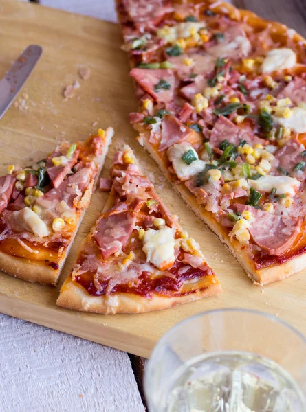 Cut into pieces of pizza — Stock Photo, Image