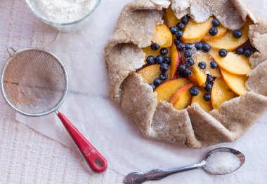 şeftali ve üzümlü kurabiye hazırlama süreci