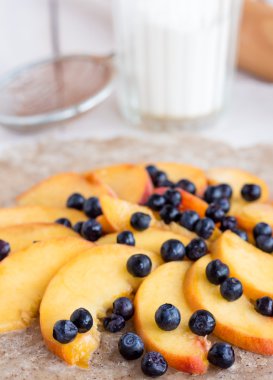 şeftali ve üzümlü kurabiye hazırlama süreci