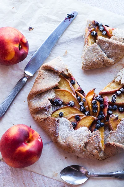 Cut biscuits with peach and blueberry — Stock Photo, Image