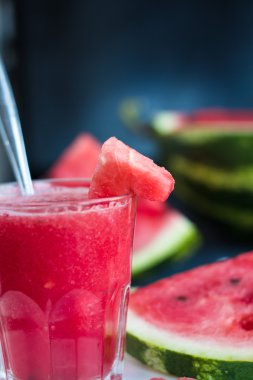 karpuz güler yüzlü bir cam