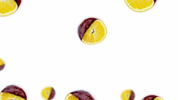 Ένα Ρεύμα Ζαχαρωμένων Φρούτων Σοκολάτα Διαφορετικών Διαμέτρων Πορτοκαλί Φωτεινά Σωματίδια — Αρχείο Βίντεο