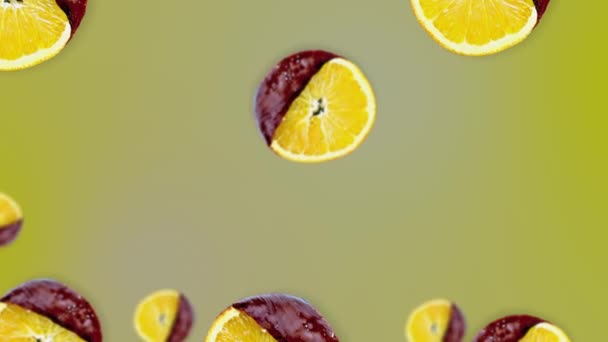 Candied Sinaasappelschijfjes Chocolade Verplaatsen Naar Het Midden Olijf Oranje Gradiënt — Stockvideo