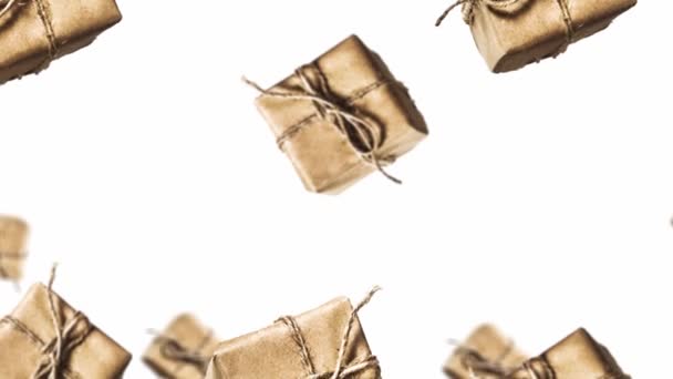 白い背景に異なる直径のクリスマスクラフト紙箱のストリームを閉じます Uhd映像 未来的なデザイン モーションデザインアニメーション ポップアートデザイン 創造的なクリスマススイーツのフードコンセプト — ストック動画