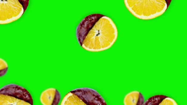 Літає Багато Шматків Апельсинів Шоколаді Різних Діаметрів Зеленому Екрані Ізольованому — стокове відео