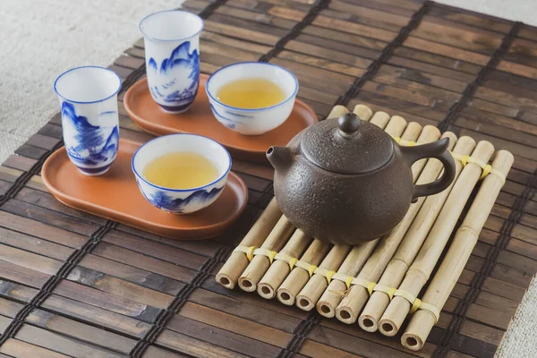 Čajový Set Stole Bambusovou Rohožkou Porcelánový Pohár — Stock fotografie