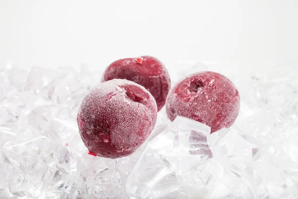 Hızlı dondurulmuş taze kiraz meyvesi. Yakın plan.