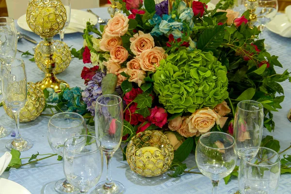 Table Intérieur Aménagée Pour Dîner — Photo