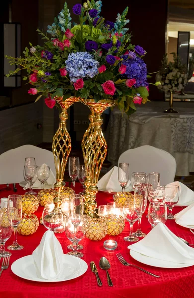 Table Intérieur Aménagée Pour Dîner — Photo