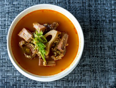 Kasede sığır eti yahnisi.