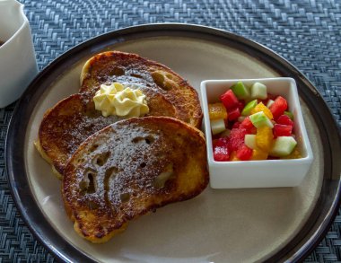 Meyveli Avrupa kahvaltısı