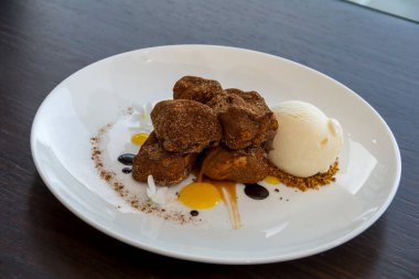 Dondurmalı çikolata parçaları.