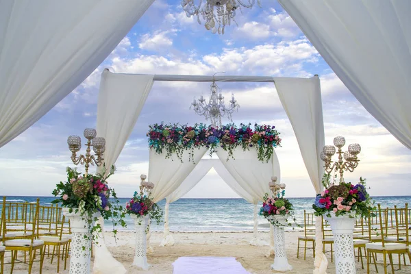 Tiffany椅子 户外婚礼在海滩 Boracay — 图库照片