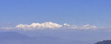 Karla kaplı himalaya ve uyuyan Buda Dağları (kangchenjunga Dağı) Darjeeling, Batı Bengal, Hindistan 'dan
