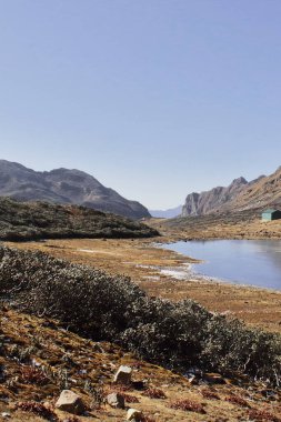 Himalaya kuraklığı - Alp Vadisi ve dağ köyü, Tawang 'ın ücra bir bölgesi Arunachal Pradesh, Kuzey Doğu Hindistan