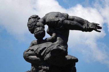 Kiev, Ukrayna 15 Mayıs 2021: Nazi toplu katliamı yapılan Babi Yar anıtı Roman, Yahudi ve Sovyet savaş esirlerinin 2.