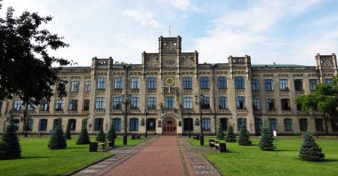 Kiev, Ukrayna 6 Temmuz 2021: Ukrayna Ulusal Teknik Üniversitesi 'nin inşaatı - Kiev Politeknik Enstitüsü adını Kiev şehrinde Sikorsky' den almıştır.