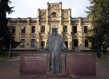 Kiev, Ukrayna 6 Temmuz 2021: Dedektif Anıtı Mendeleev Ukrayna Ulusal Teknik Üniversitesi 'nin Kiev Politeknik Enstitüsü' nün Kiev şehrindeki Sikorsky 'nin adını almıştır.