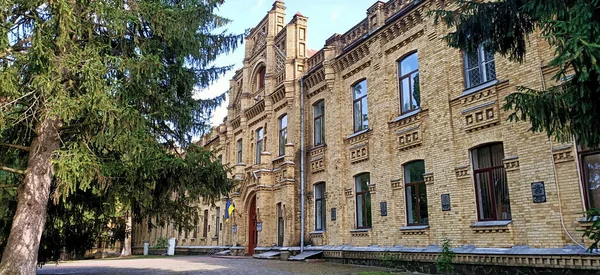 Kiev, Ukrayna 6 Temmuz 2021: Ukrayna Ulusal Teknik Üniversitesi 'nin inşaatı - Kiev Politeknik Enstitüsü adını Kiev şehrinde Sikorsky' den almıştır.