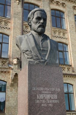 Kiev, Ukrayna 6 Temmuz 2021: Kiev Politeknik Üniversitesi 'nin ilk rektörü Kirpichev Viktor Lvovich Anıtı