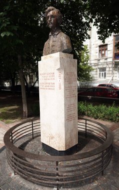 Kiev, Ukrayna 16 Haziran 2021: Macaristan 'daki 1848-1849 Devrimi' nin liderlerinden biri olan Macar şair Sandor Petofi anıtı, devrimci demokrat