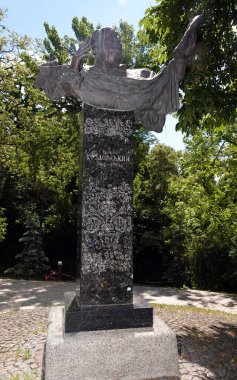 Kiev, Ukrayna 10 Haziran 2021: Ivan Kozlovsky 'yi tutuklayın - Sovyet ve Rus opera ve oda sanatçısı (tenor), operanın yönetmeni Kiev' in merkezinde yer almaktadır.