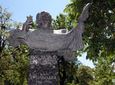 Kiev, Ukrayna 10 Haziran 2021: Ivan Kozlovsky 'yi tutuklayın - Sovyet ve Rus opera ve oda sanatçısı (tenor), operanın yönetmeni Kiev' in merkezinde yer almaktadır.