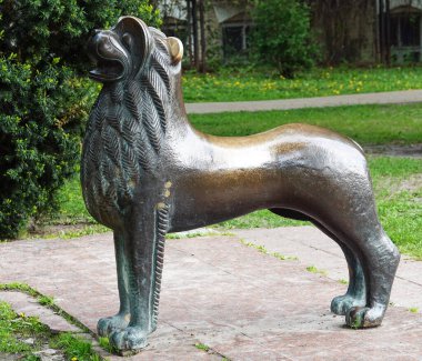 Kiev, Ukrayna 29 Mayıs 2021: Kiev 'in merkezindeki sokakta bir aslan heykeli