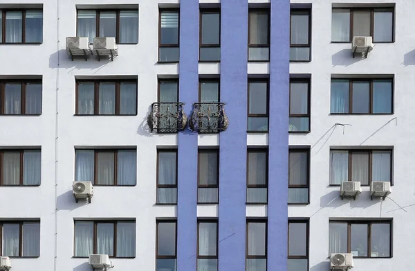 Kiev Ucraina Ottobre 2021 Facciata Nuovo Edificio Con Balcone Forgiato — Foto Stock