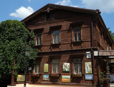 Kiev, Ukrayna 11 Temmuz 2021: Kiev 'de P. Chernyavsky' ye ait eski bir ahşap ev