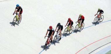 Kiev, Ukrayna 14 Haziran 2021: Bisikletli spor bisiklet pisti