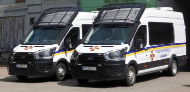Kiev, Ukrayna 9 Mayıs 2021: Kiev Ukrayna 'da vandal karşıtı saldırı korumalı polis araçları