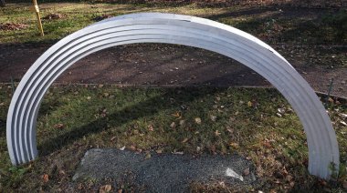 Kiev, Ukrayna 11 Kasım 2021: Minyatürler Müzesi - Ukrayna ve Rusya halkları arasındaki Dostluk Kemeri anıtı