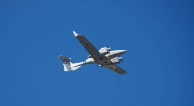 Kyiv, Ukrayna 24 Ağustos 2021: DA-42 uçakları Ukrayna 'nın 30 yıllık bağımsızlığını Kiev üzerinde kutluyor