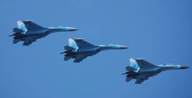 Kyiv, Ukrayna 24 Ağustos 2021: Savaşçı SU-27 Ukrayna 'nın 30 yıllık bağımsızlığını Kiev semalarında kutladı