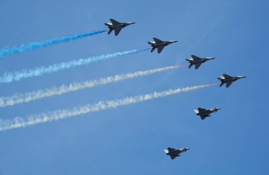 Kyiv, Ukrayna 24 Ağustos 2021: Savaşçı MIG-29 Ukrayna 'nın 30 yıllık bağımsızlığını Kiev semalarında kutladı