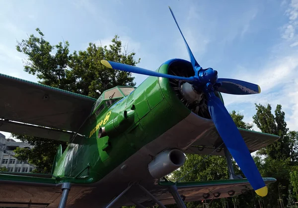 2021年7月10日 乌克兰基辅 公园内的安 2型飞机博物馆纪念碑 供公众参观 — 图库照片