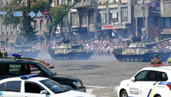 2021年8月24日 乌克兰基辅 庆祝乌克兰独立30周年的坦克 Oplot — 图库照片