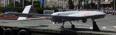 Kyiv, Ukrayna 24 Ağustos 2021: Bayraktar TB-2 grev kompleksi Ukrayna 'nın 30 yıllık bağımsızlığını kutluyor