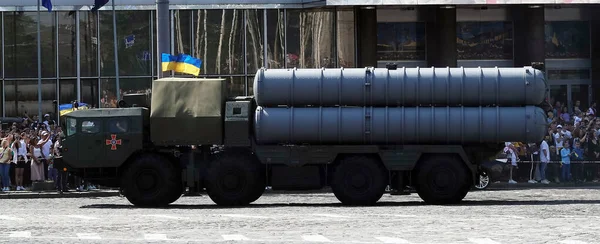Kyiv, Ukrayna 24 Ağustos 2021: S-300PS uçaksavar füze sistemi Ukrayna 'nın 30 yıllık bağımsızlığını kutluyor