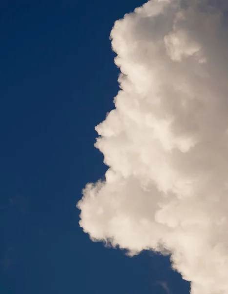 Lucht Met Mooie Cumulus Wolken Gezicht Afbeelding — Stockfoto