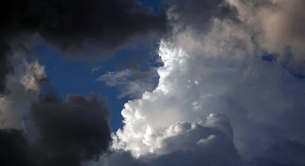 Lucht Met Mooie Cumulus Wolken Gezicht Afbeelding — Stockfoto