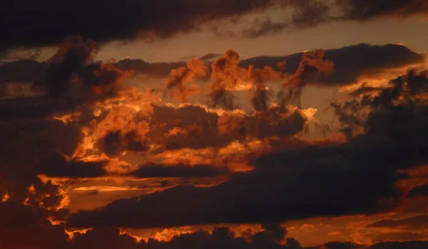 Himmel Med Vackra Cumulus Moln Och Ansikte Bild — Stockfoto