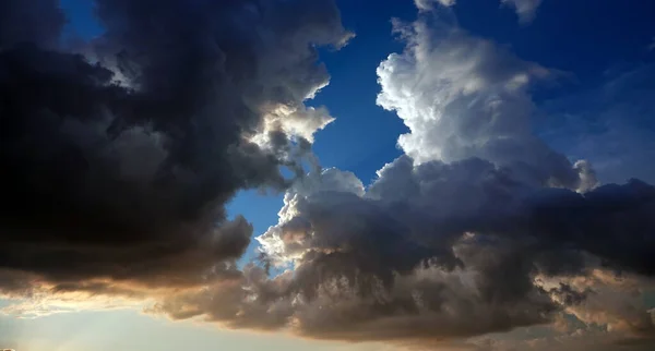 Lucht Met Mooie Cumulus Wolken Gezicht Afbeelding — Stockfoto