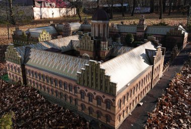 Kyiv, Ukrayna 11 Kasım 2021: Chernivtsi şehrindeki Ulusal Chernivtsi Üniversitesi binasının adı Yuriy Fedkovich 'ten gelmektedir.