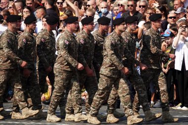 Kyiv, Ukrayna 24 Ağustos 2021: Bir grup Gürcü askeri Ukrayna 'nın Kyiv' deki 30 yıllık bağımsızlığını kutlamak için yürüyüşe geçti