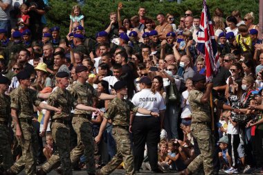 Kyiv, Ukrayna 24 Ağustos 2021: Büyük Britanya askerlerinden oluşan bir birlik Ukrayna 'nın 30 yıllık bağımsızlığını Kyiv' de kutlamaya gidiyor